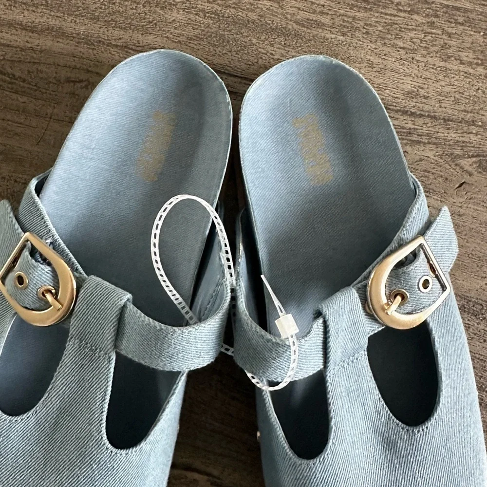 NWTBlue Buckle‎ Shoes